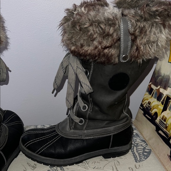 London Fog Black and Gray Winter Boots with Faux Fur - Picture 6 of 14